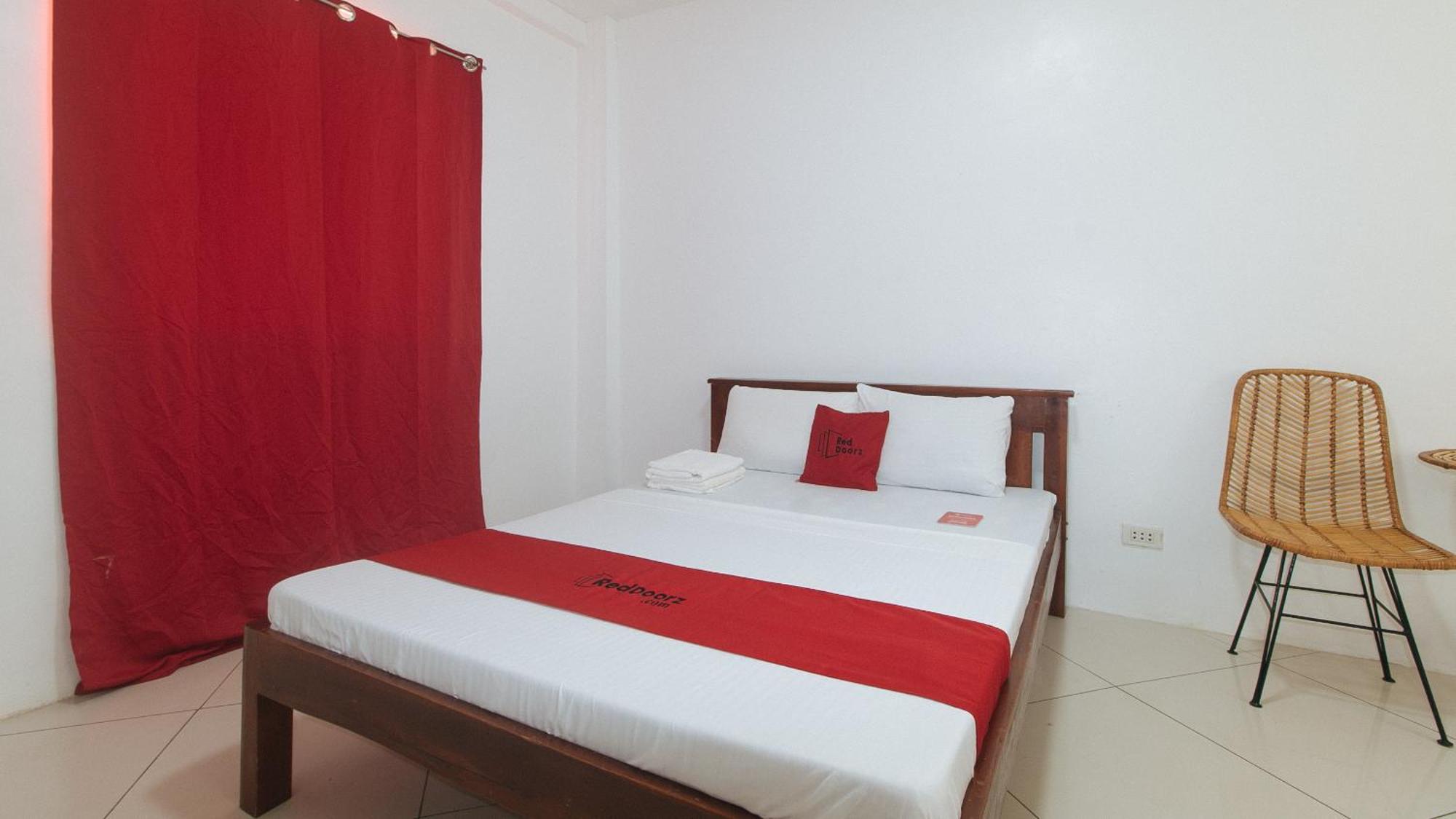 OYO 778 Fat J Apartelle Cebu Stadt Exterior foto