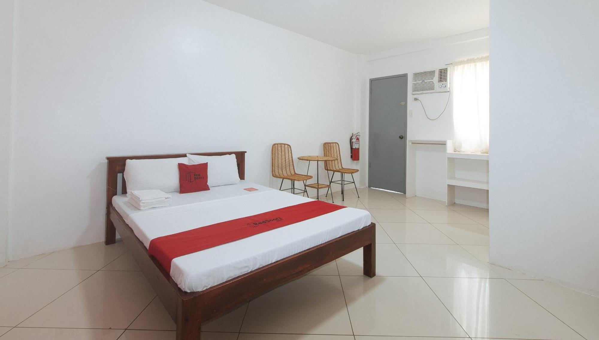 OYO 778 Fat J Apartelle Cebu Stadt Exterior foto
