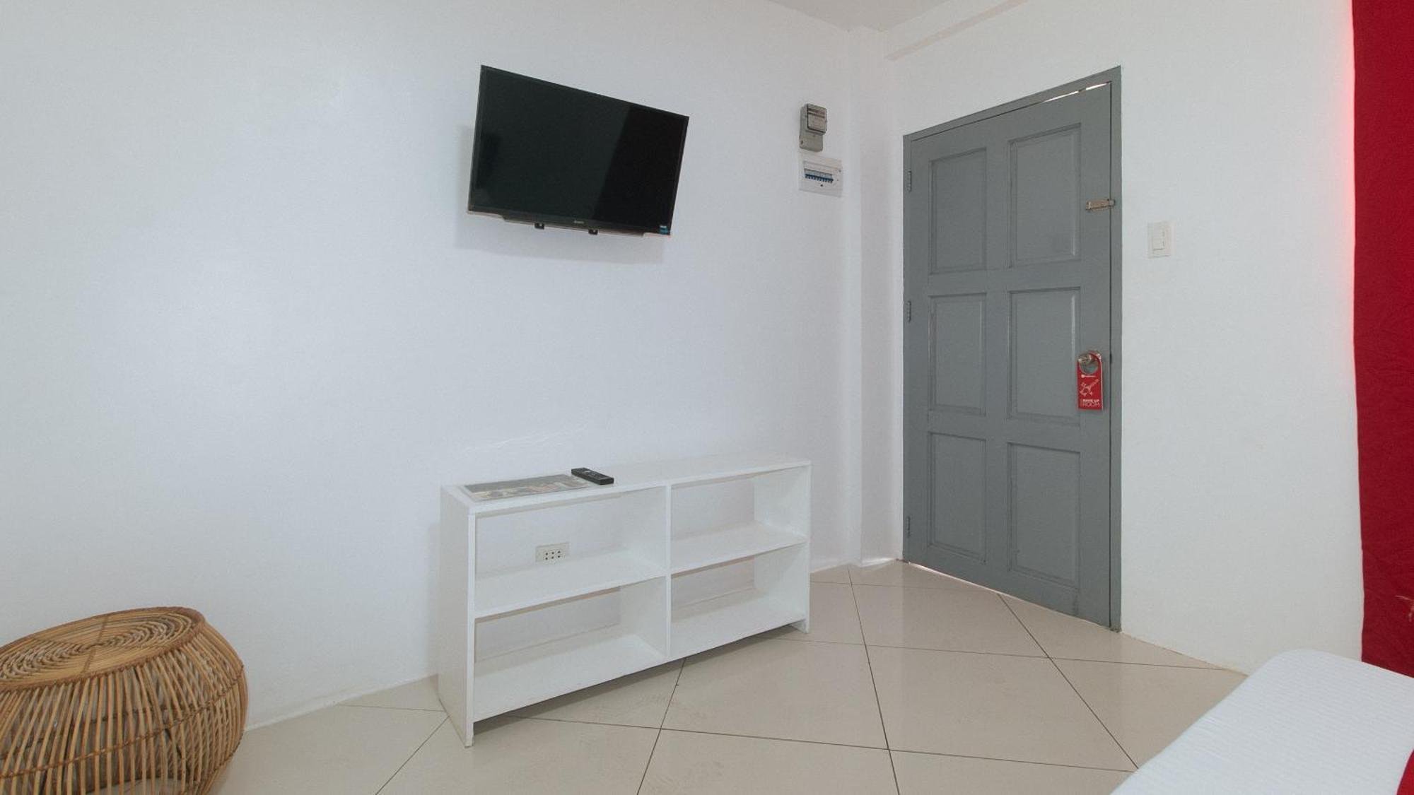 OYO 778 Fat J Apartelle Cebu Stadt Exterior foto