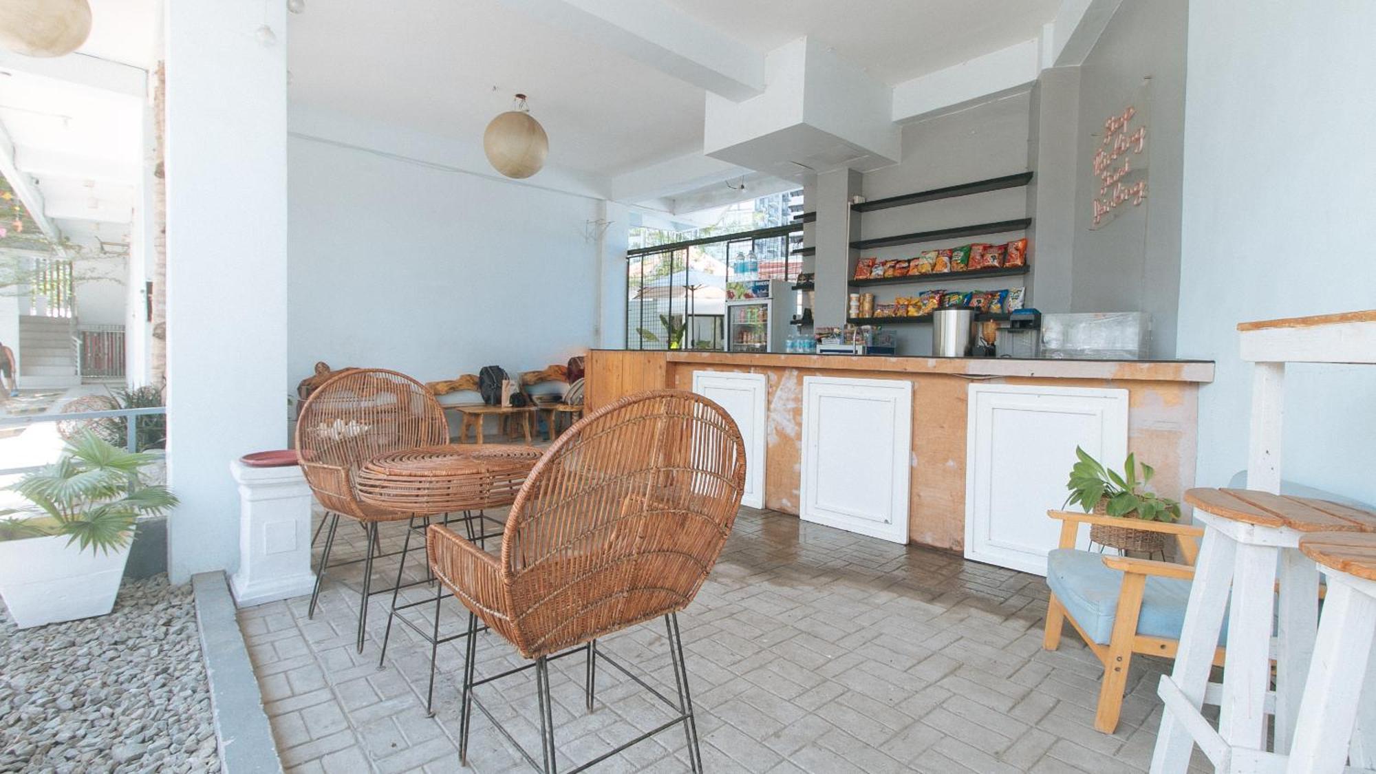 OYO 778 Fat J Apartelle Cebu Stadt Exterior foto