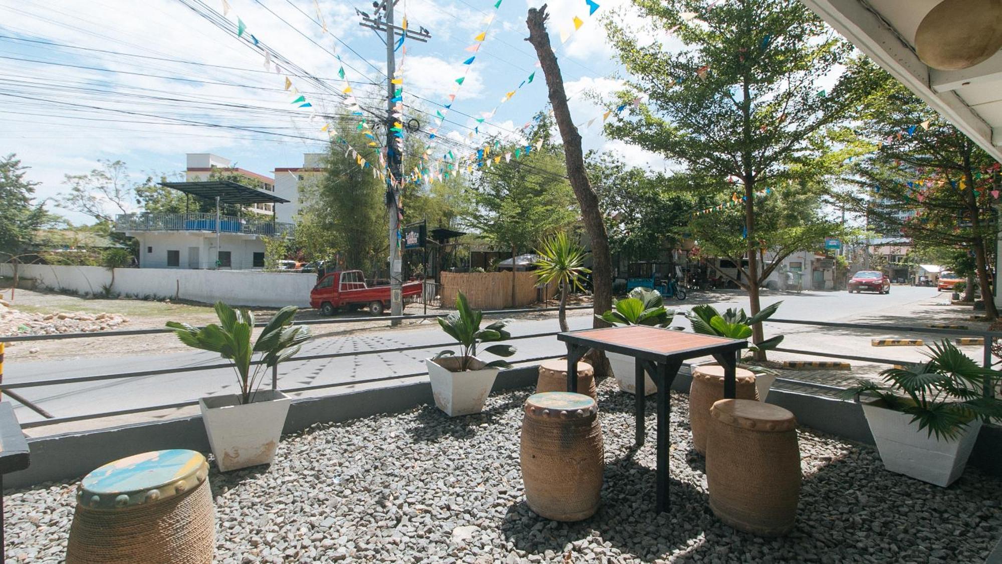 OYO 778 Fat J Apartelle Cebu Stadt Exterior foto